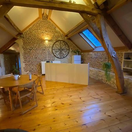 Charmant Appartement Dans Une Ancienne Ferme นิเวลส์ ภายนอก รูปภาพ