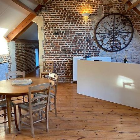 Charmant Appartement Dans Une Ancienne Ferme นิเวลส์ ภายนอก รูปภาพ