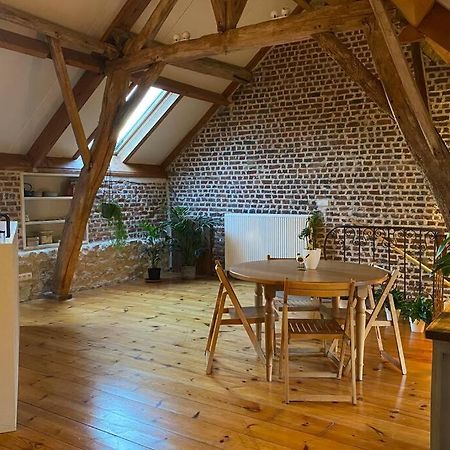 Charmant Appartement Dans Une Ancienne Ferme นิเวลส์ ภายนอก รูปภาพ