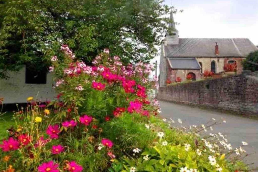 Charmant Appartement Dans Une Ancienne Ferme นิเวลส์ ภายนอก รูปภาพ