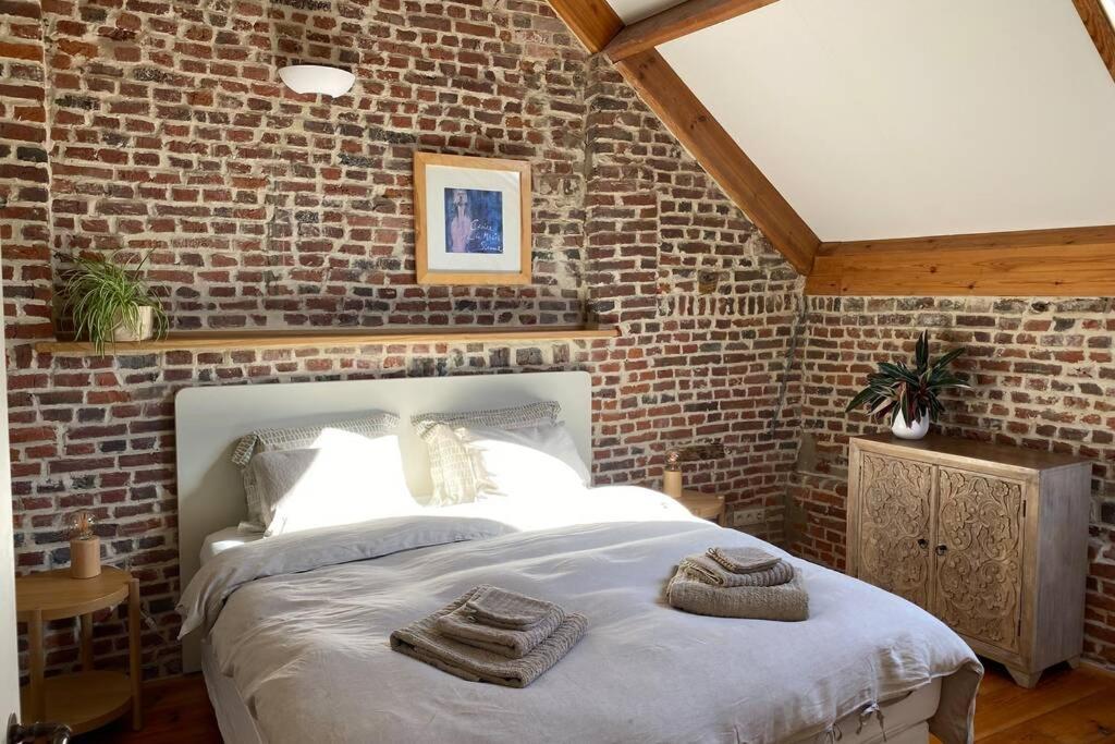 Charmant Appartement Dans Une Ancienne Ferme นิเวลส์ ภายนอก รูปภาพ